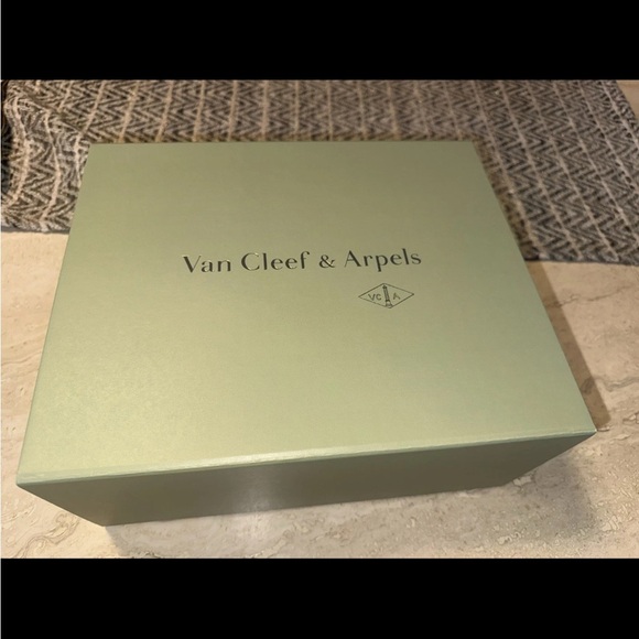 Van Cleef & Arpels Sage Green Accent Box - Picture 1 of 6